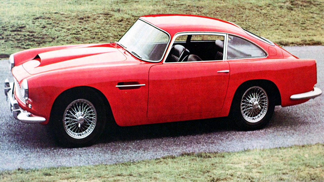 Aston Martin DB4 rouge